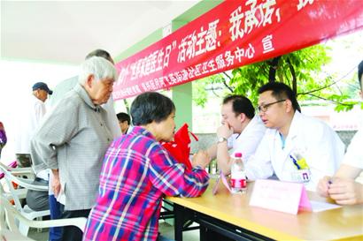 吳興區(qū)舉辦‘世界家庭醫(yī)生日’大型廣場(chǎng)宣傳服務(wù)活動(dòng)，助力居民健康與社會(huì)經(jīng)濟(jì)發(fā)展